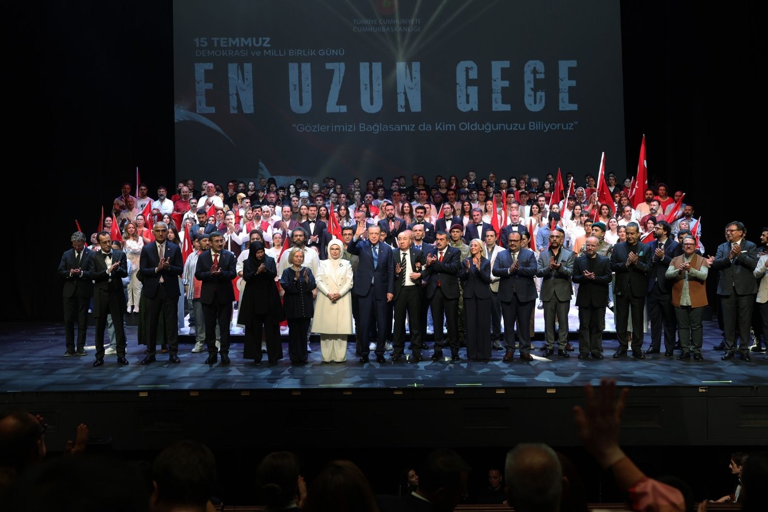 cumhurbaskani erdogan ve esi emine erdogan en uzun gece destaninin ilk temsiline katildi 5 ChsCGDy6