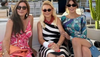 demet sabanci ve kizi tatilde FSG78q96