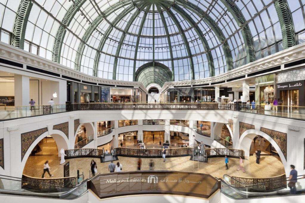 dubaide icerisinde kapali kayak pisti de bulunan unlu avm mall of the emirates 13 BBJ9HOqi