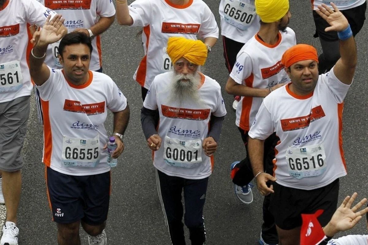 dunyanin en yasli maratoncusu fauja singh 114 yasinda araba carpmasi nedeniyle yasamini yitirdi 0 LQCyC8Yz