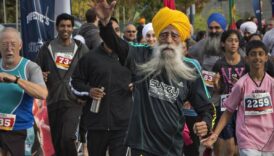 dunyanin en yasli maratoncusu fauja singh 114 yasinda araba carpmasi nedeniyle yasamini yitirdi KSv1rVcm