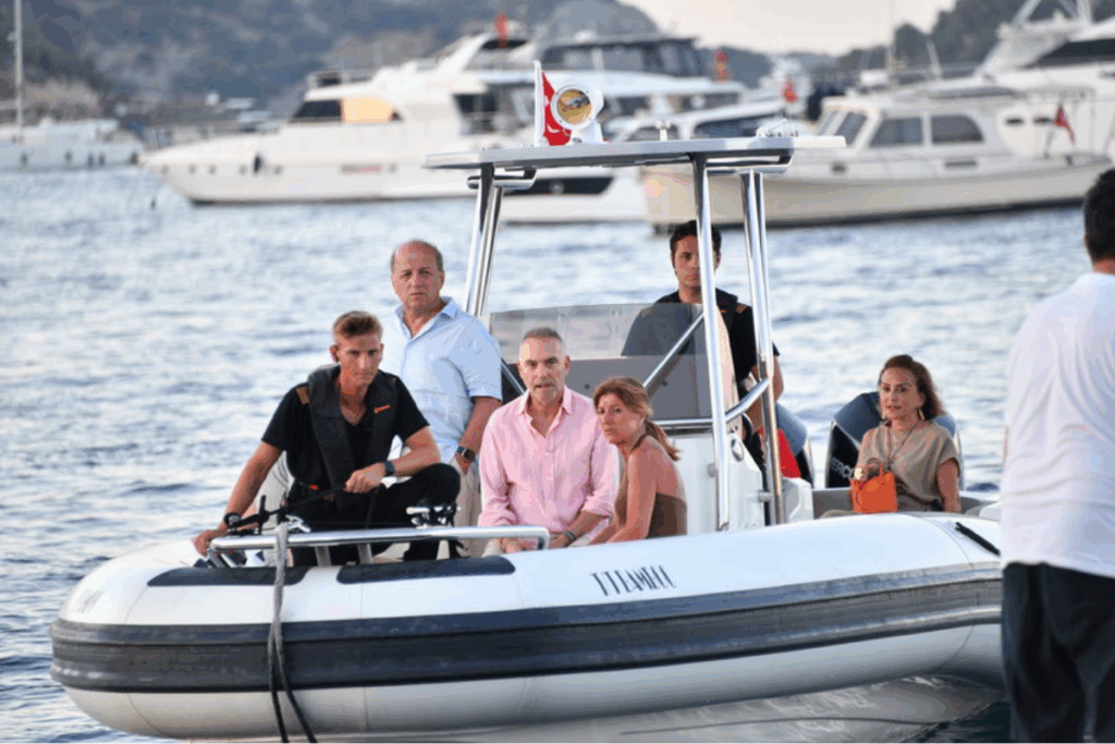 erhan emine kamisli cifti dostlariyla bodrumda w25i1iT6