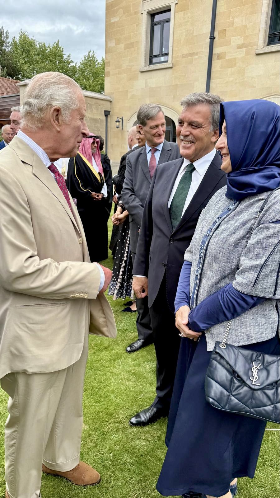 eski cumhurbaskani abdullah gul ingiltere krali charles ile bir araya geldi 1 bMXvwTWV
