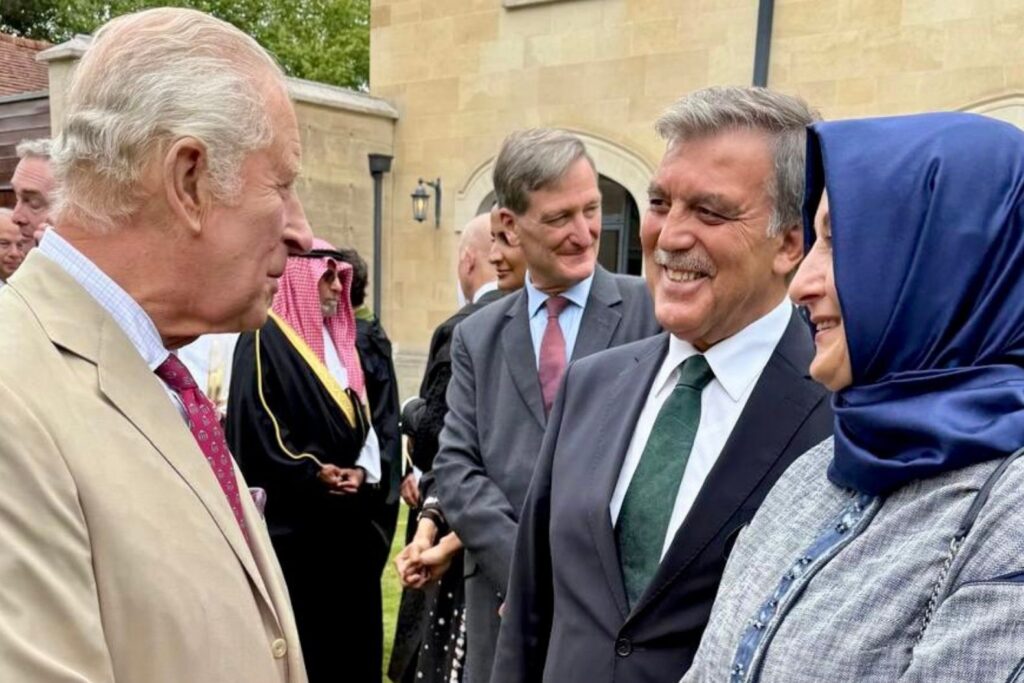 eski cumhurbaskani abdullah gul ingiltere krali charles ile bir araya geldi ZFT1Qakb