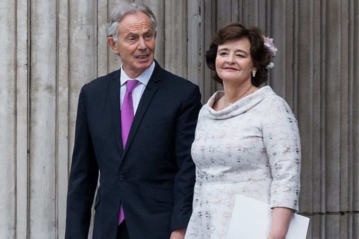 eski ingiltere basbakani tony blair luks malikanesine 645 bin dolarlik james bond havuzu yaptiriyor kKuUtqkh