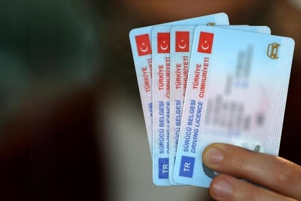 eski tip ehliyetlerin yenilenmesi icin son gun 31 temmuz yenileme ucreti agustostan itibaren 7 VH1CNV83