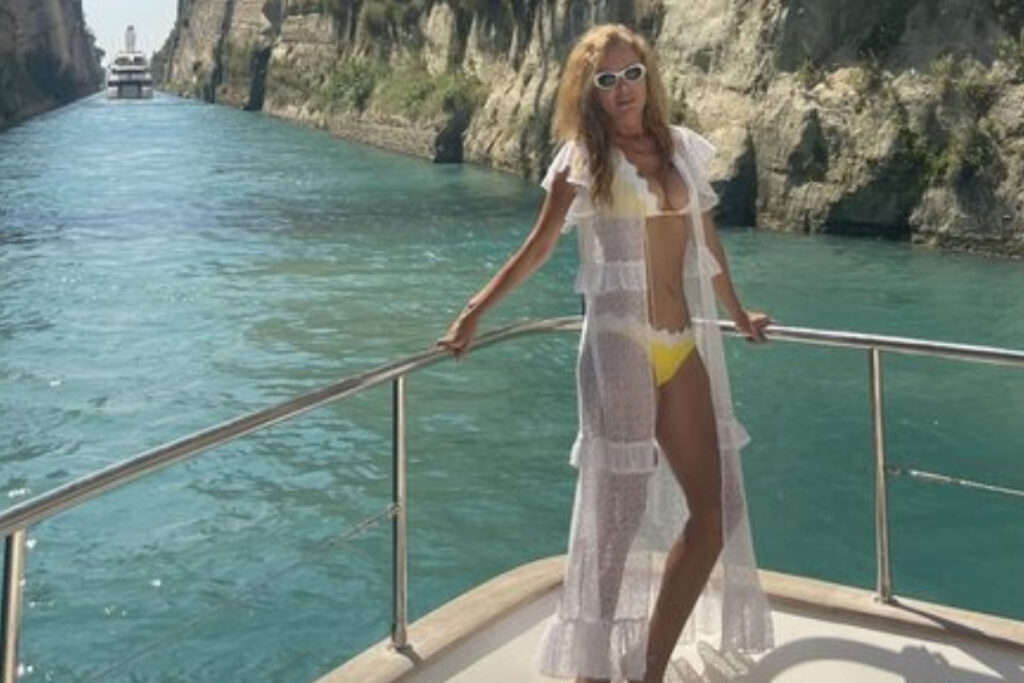 etel baler yunanistan tatilinden paylastigi fit fotograflarla dikkat cekti S3fFJegp