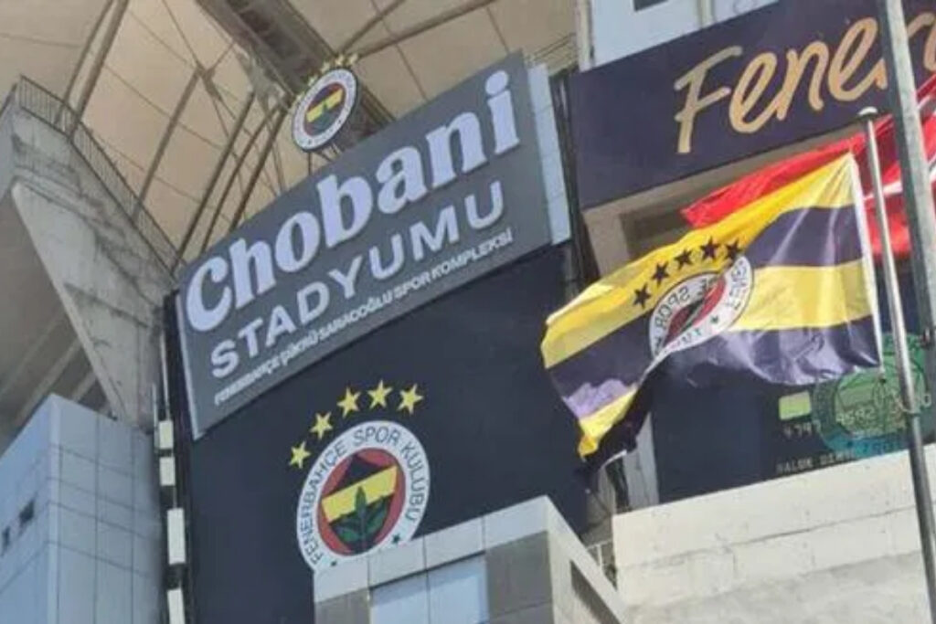 fenerbahce chobani ile 150 milyon dolarlik sponsorluk anlasmasini duyurdu stadyum tabelalari degisti JjOmsEtx