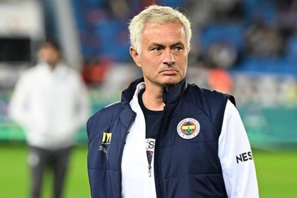 fenerbahce teknik direktoru jose mourinho portimonense maci sonrasi portekize kariyerinin zirvesindeyken donecegini soyledi qQj9lk8j