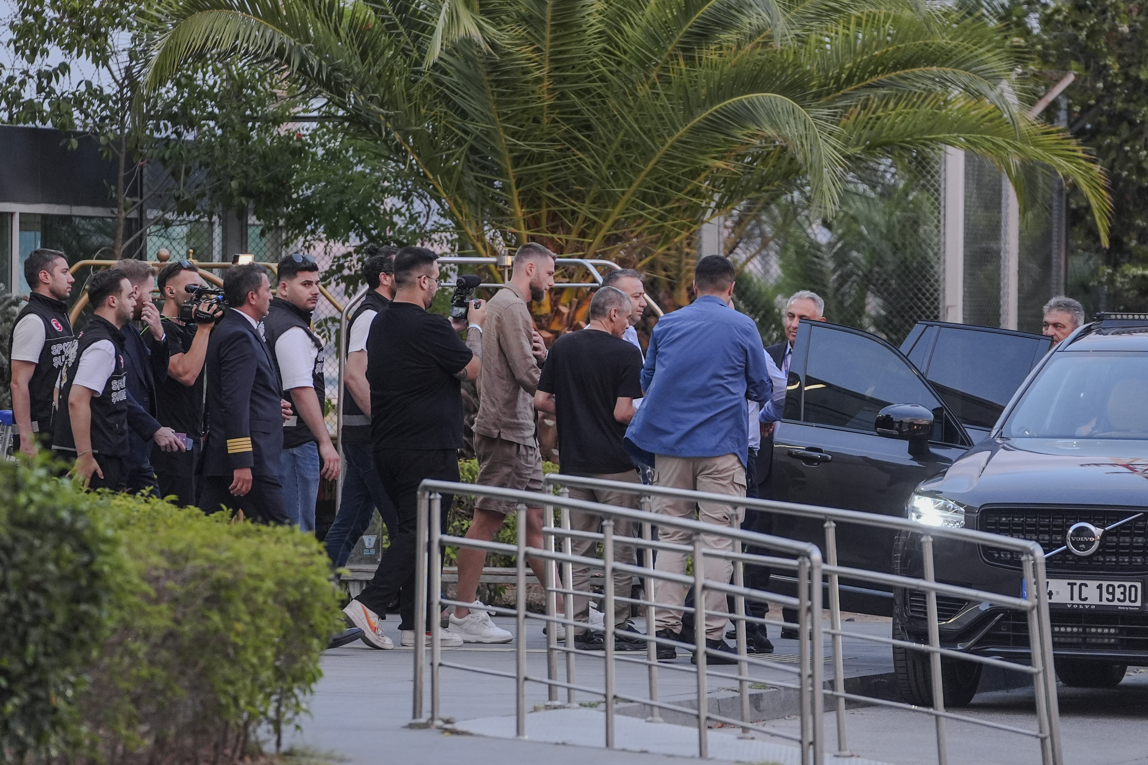fenerbahcenin transfer gorusmelerine basladigi slovak savunma oyuncusu milan skriniar istanbula geldi 0 NjtfjZUU