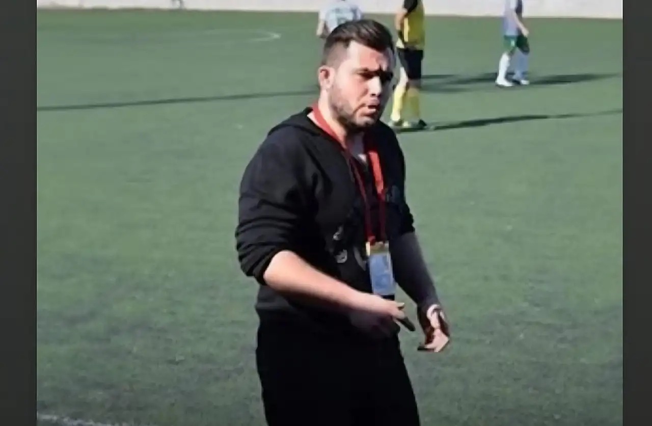 futbol antrenoru cumhur acar evlendikten 3 gun sonra kumar borcu nedeniyle esinin takilarini da O7QyFauW
