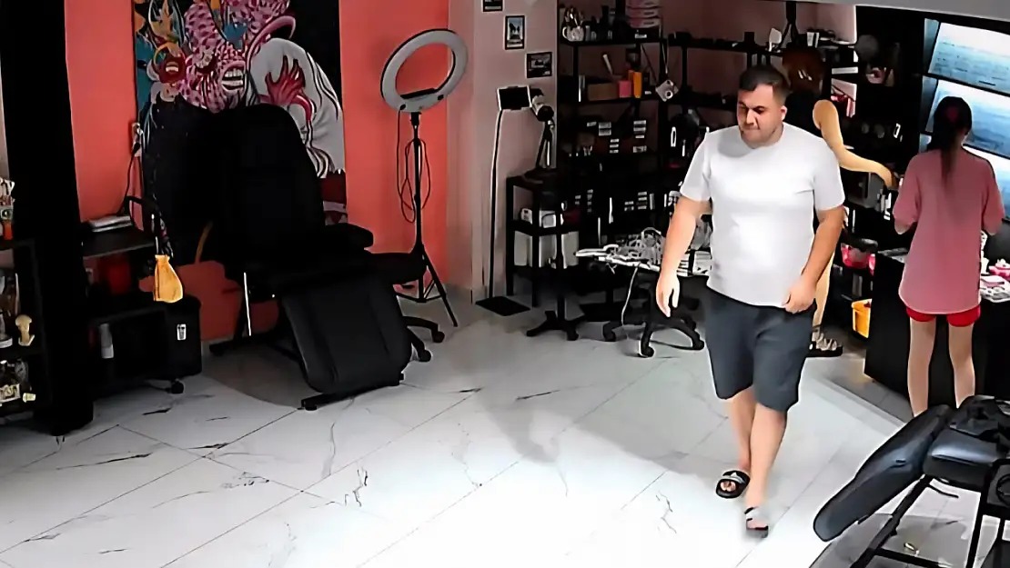 futbol antrenoru cumhur acar evlendikten 3 gun sonra kumar borcu nedeniyle esinin takilarini da iAqbh5uw
