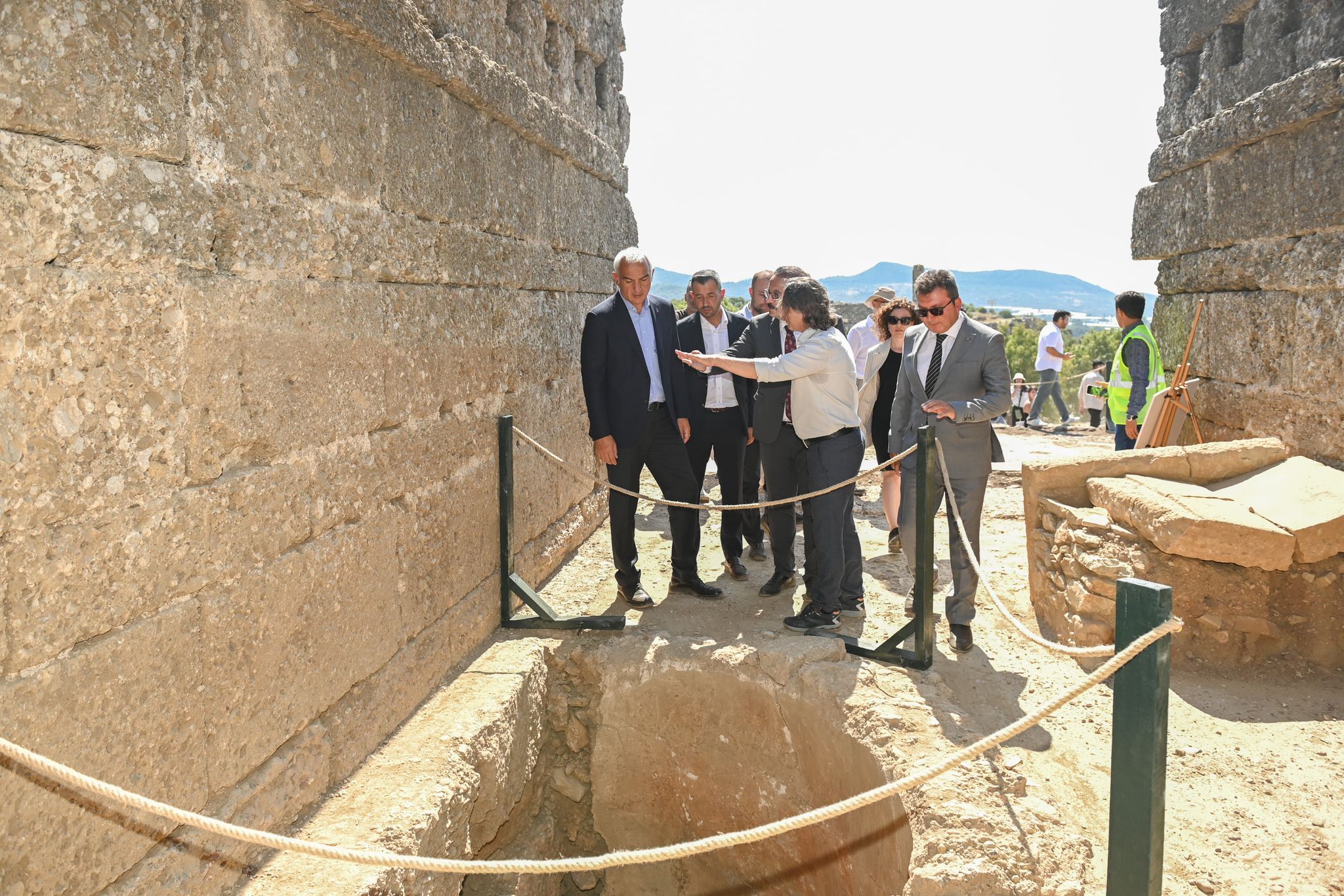 gelecege miras projesi ile kazi alani buyutulen aspendosta 3 essiz eser 1800 yil sonra pdMz5e5A