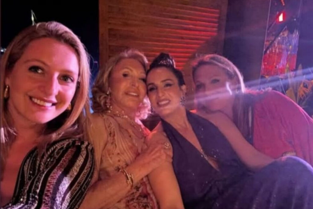 gelinleri caroline koc ve nevbahar koc cigdem simaviyle bodrumda bulustu AIkFQmn4