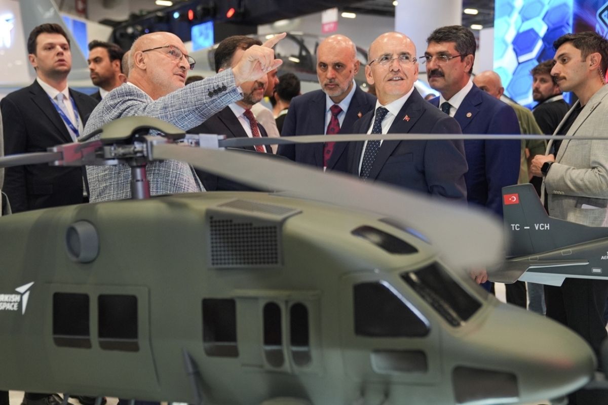 hazine bakani mehmet simsek idef 2025i ziyaret etti turkiye savunma sanayisinde hizla kuresel en HGOvJ8qq