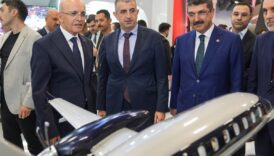 hazine bakani mehmet simsek idef 2025i ziyaret etti turkiye savunma sanayisinde hizla kuresel en RAuq6b1i