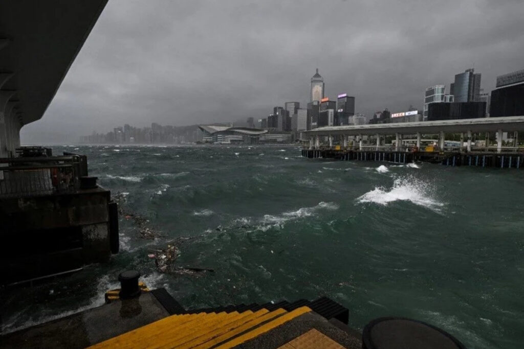 hong kongda wipha tayfunu alarmi 2H7PJtFP
