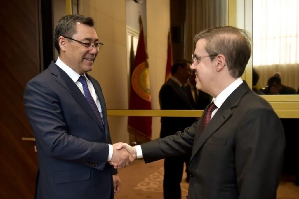 ihlas holding yonetim kurulu baskani mucahid orenkirgizistandaki iki dev enerji projesi icin kirgizistan cumhurbaskani U5hQpH7E