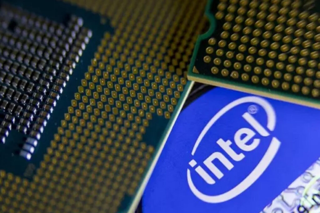 intel 2025 yilini gecen yila gore yuzde 20 daha kucuk is gucuyle tamamlamayi ve bM8dSYl1