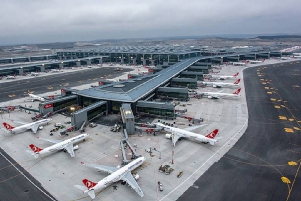 istanbul havalimaninda ayni anda uc pistten kalkis basariyla gerceklesti wCOpf1t5