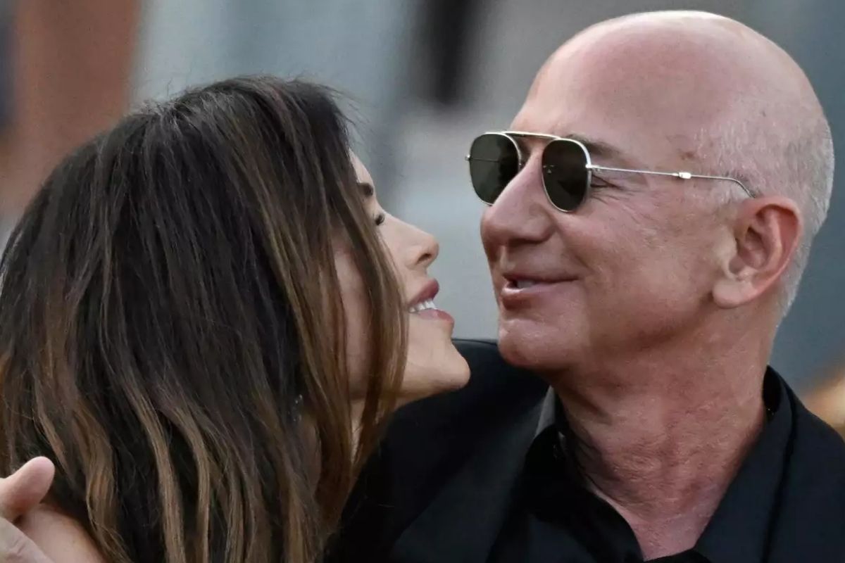 jeff bezostan esi lauren sancheze vogue hediyesi 0 mQIMsILW