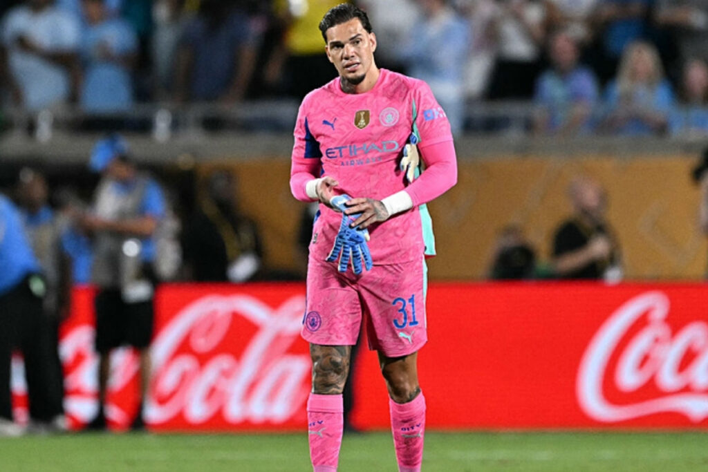 kaleci rotasyonunda plan degisti ederson takimda kaliyor QRBV2Gkm
