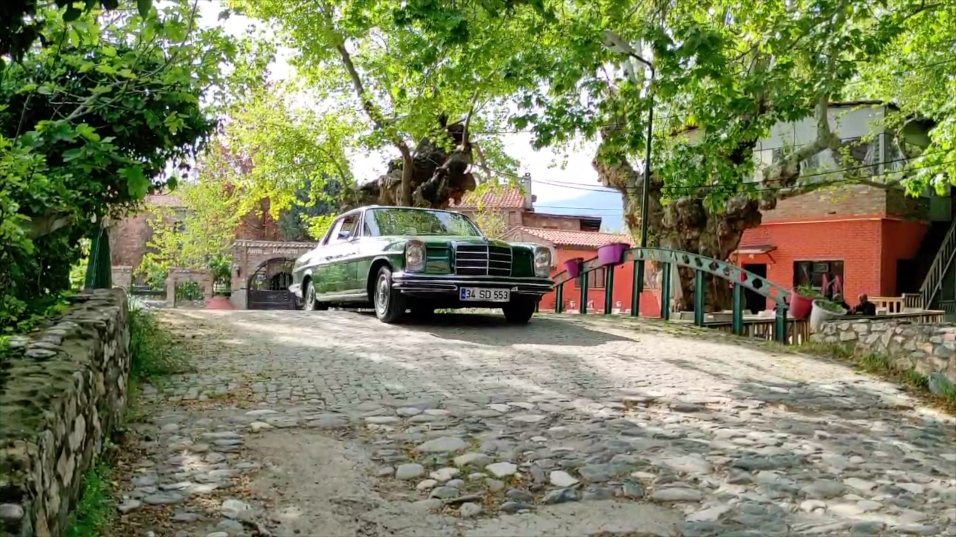 klasik mercedes benz kulubu 2025 yili etkinliklerinin ilkini balikesirin edremit ilcesindeki kazdaglarinda gerceklestirdi 0 wSW8KmV5