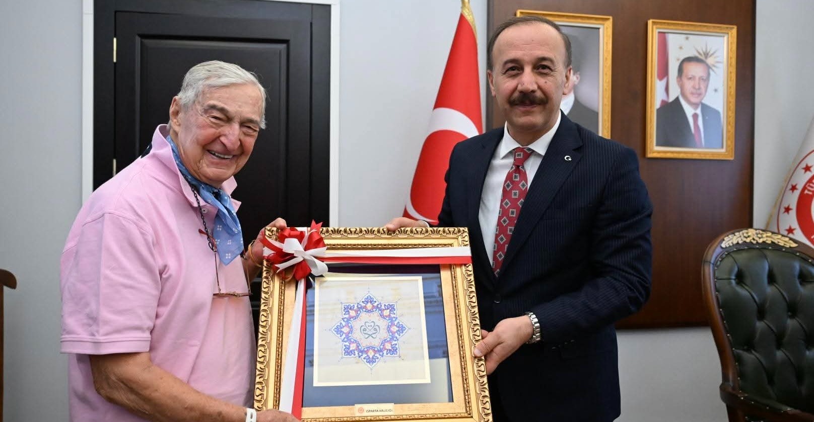 koc holding onursal baskani rahmi kocun helikopterli isparta turu 0 k1G5Dz4q