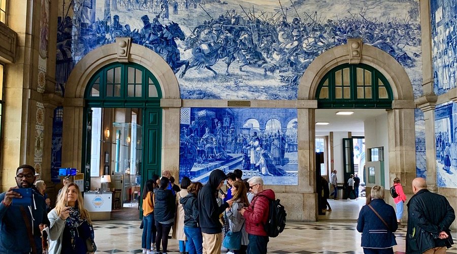 kuzey portekizin douro nehrinin kiyisinda kurulmus tarih ve romantizmin bir arada oldugu zarif sehir zEa83mmR