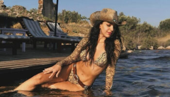 leopar bikinili sahil kovboyu begum akkaya tatilde goz kamastirdi cwnyADeB