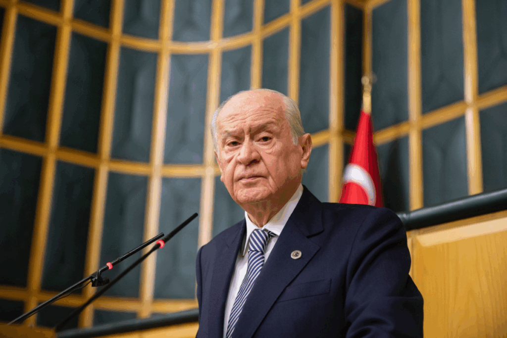 mhp lideri devlet bahceli chpye kayyum iddialarini yalanladi sirri sureyya ondere gecmis olsun dileklerini P2aLEX5I