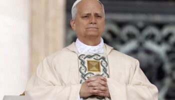 papa leo kasim ayinda iznike geliyor ivFyrz3q