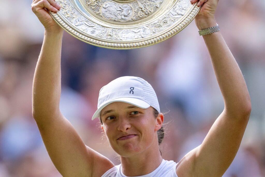 polonyali iga swiatek abdli amanda anisimovayi yenerek wimbledonda hem ilk sampiyonluguna ulasti hem de cfRugVQg