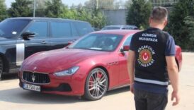 sahte emeklilik belgesiyle yurda sokulmak istenen luks araclara el konuldu 8hgvVZR2