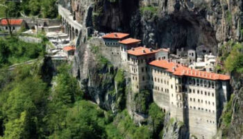 sumela manastiri yilin ilk yarisinda 151 bin 315 ziyaretciyi agirladi PskzZMnn