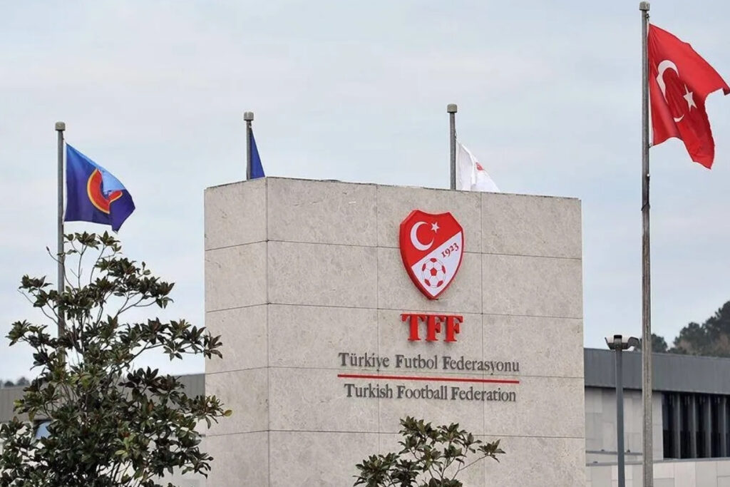 tff profesyonel liglerde takim sayisini azaltma karari aldi super lig 2025 26 sezonunda 18 takimla YGaHeFCN