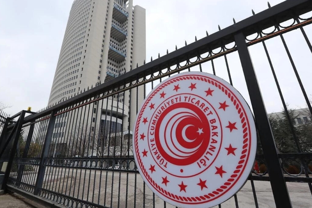 ticaret bakanligi karariyla 5 sirketin sektorel dis ticaret sirketi statusu resmi gazetede yayimlanan tebligle QLammIk9