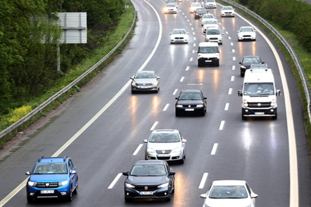 trafige haziranda 189 bin 237 aracin kaydi yapilirken 4 bin 684 aracin kaydi silindi zUIPOe92