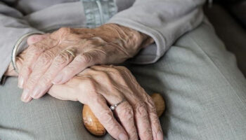 tuik verileri turkiyede kadinlar erkeklerden ortalama 5 yil daha uzun yasiyor hCknCA4U