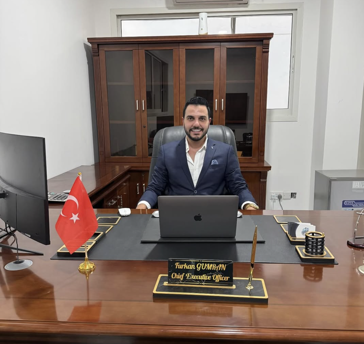 turk patron furkan gumran ugandada dolandiricilarin kendisine kurdugu 45 milyon dolarlik tuzaktan son anda