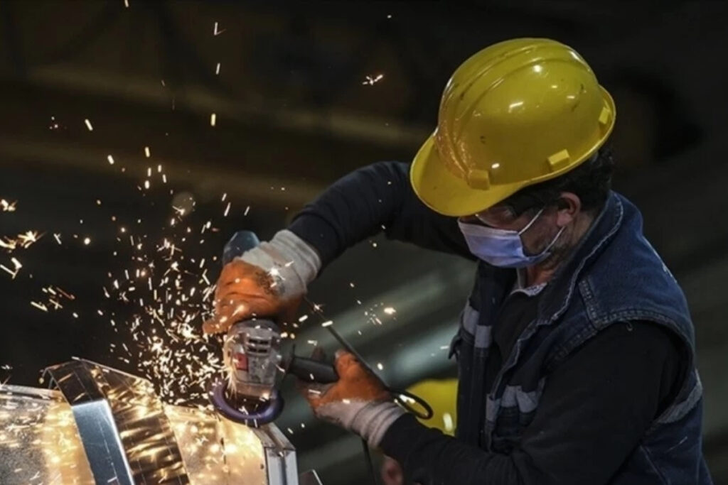 turkiyede isci sayisi 2025te 17 milyonu asti sendikali isci sayisi azaldi sTmSFqEF