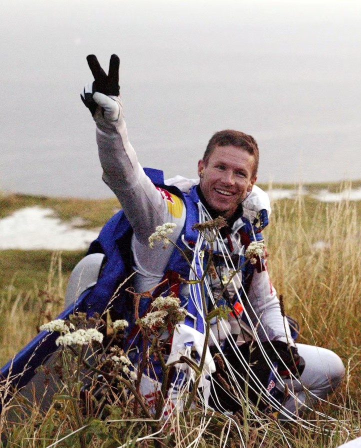 uzay sinirindan yaptigi parasut atlayisiyla taninan ve bircok rekora imza atan felix baumgartner italyada 3YlhP3dq
