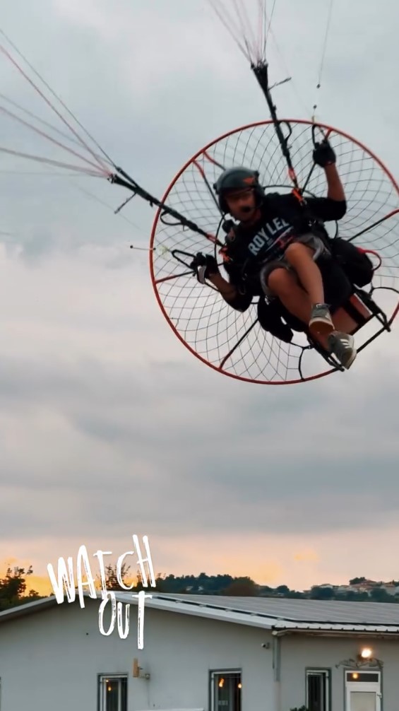 uzay sinirindan yaptigi parasut atlayisiyla taninan ve bircok rekora imza atan felix baumgartner italyada JuS4lCvM