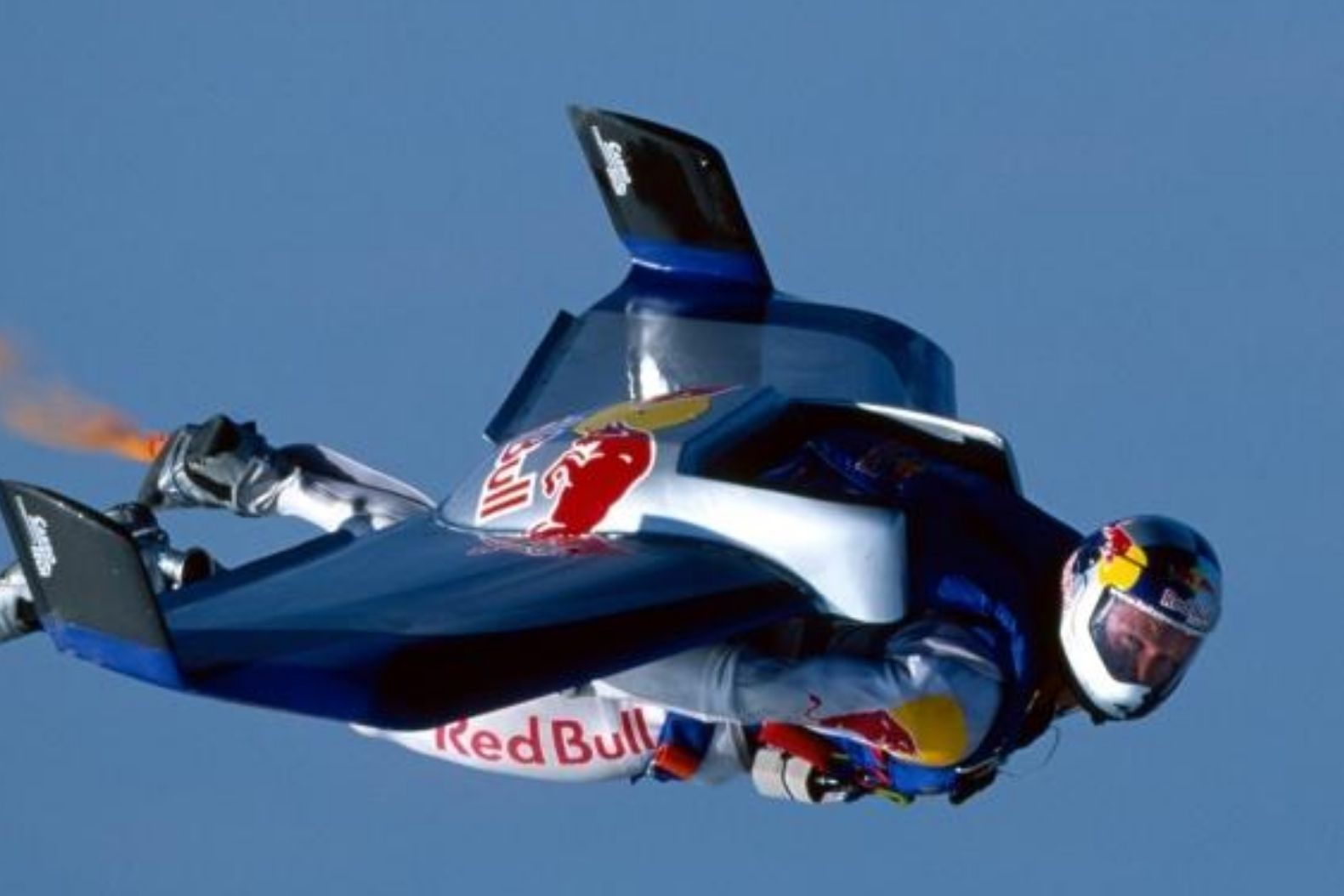 uzay sinirindan yaptigi parasut atlayisiyla taninan ve bircok rekora imza atan felix baumgartner italyada p6EkAZBz