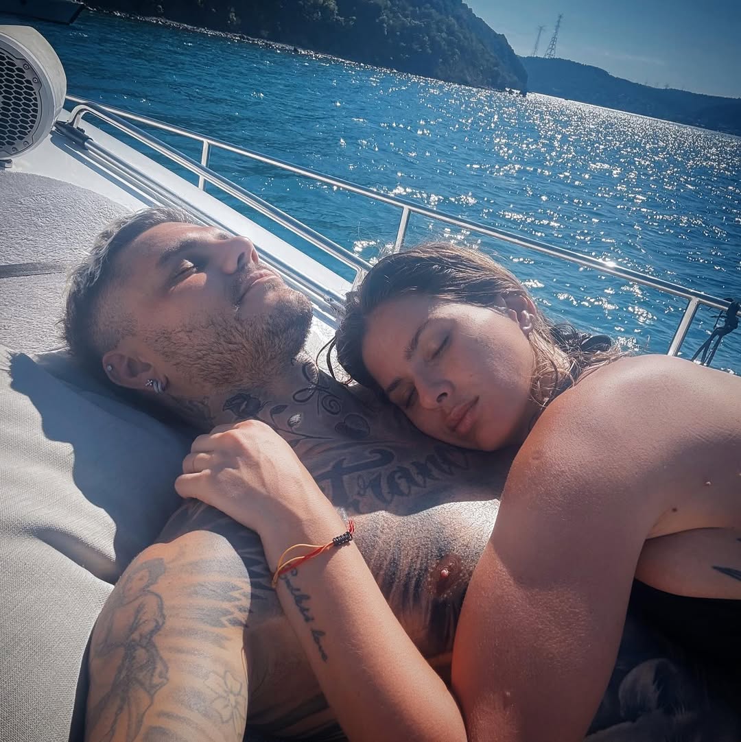 yildiz futbolcu mauro icardi ve sevgilisi china suarez bogazicinde tekne keyfi yapti 1 bVauav8E
