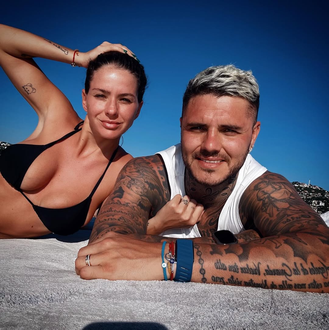 yildiz futbolcu mauro icardi ve sevgilisi china suarez bogazicinde tekne keyfi yapti 2