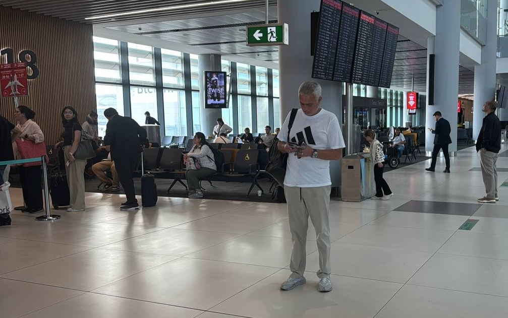 2 haziran 2024te tosyali holdinge ait ozel jetle istanbula gelen mourinho bugun terminalde tek 1PYrMdpp
