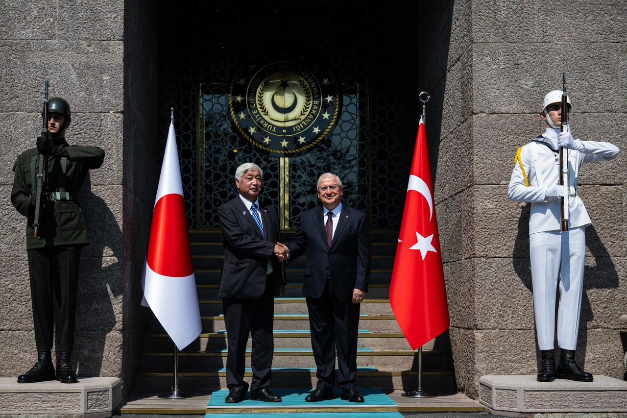 2026da 676 milyon dolar savunma yatirimina hazirlanan japonyanin savunma bakani turk urunlerini incelemek icin