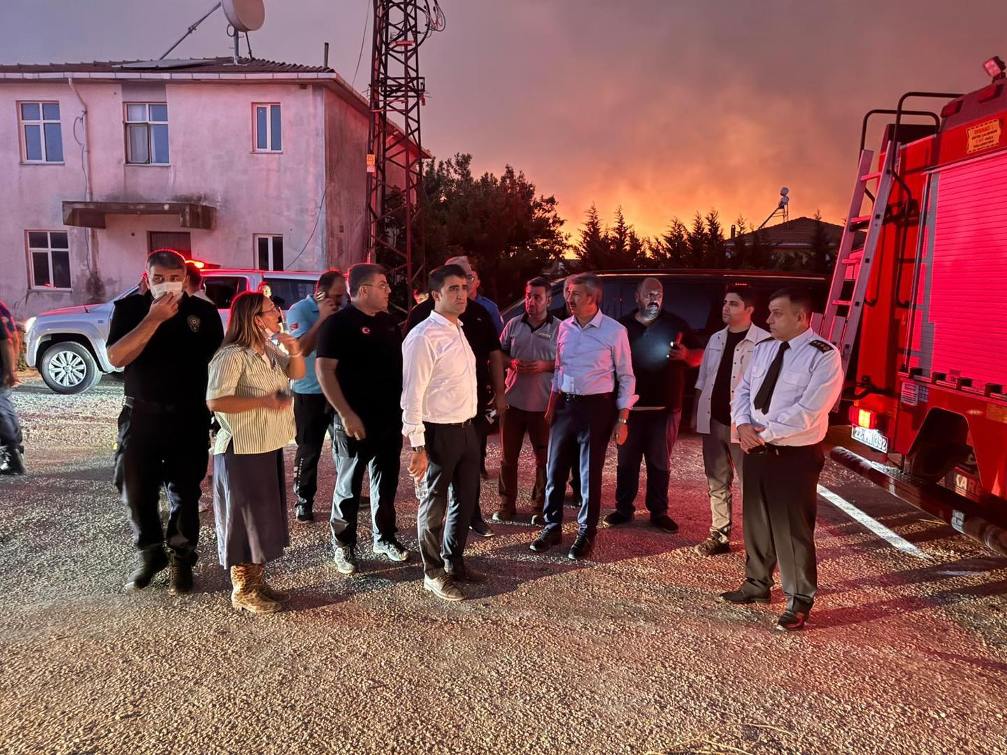 6 ilde alevlerle mucadele havadan ve karadan devam ediyor 6 6v8yXb6f