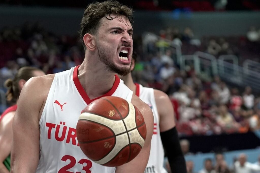 a milli erkek basketbol takimi eurobasket 2025 son 16 turuna yukselmeyi garantiledi VQ1AIe1b
